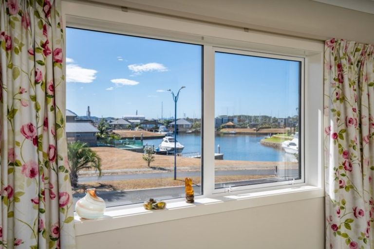 Photo of property in 2 Waitemata Drive, One Tree Point, 0118