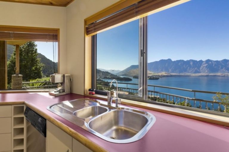 Photo of property in 8 Chandler Lane, Fernhill, Queenstown, 9300