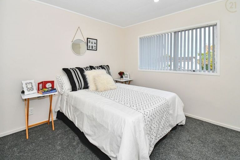 Photo of property in 2 Bundena Place, Clendon Park, Auckland, 2103