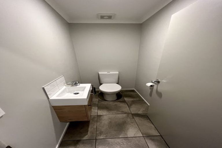 Photo of property in 31 Mooring Close, Whitby, Porirua, 5024