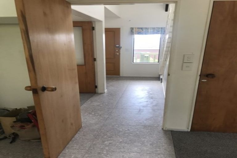 Photo of property in 17 Shastri Terrace, Khandallah, Wellington, 6035