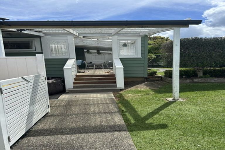 Photo of property in 47 Roland Road, Greenhithe, Auckland, 0632