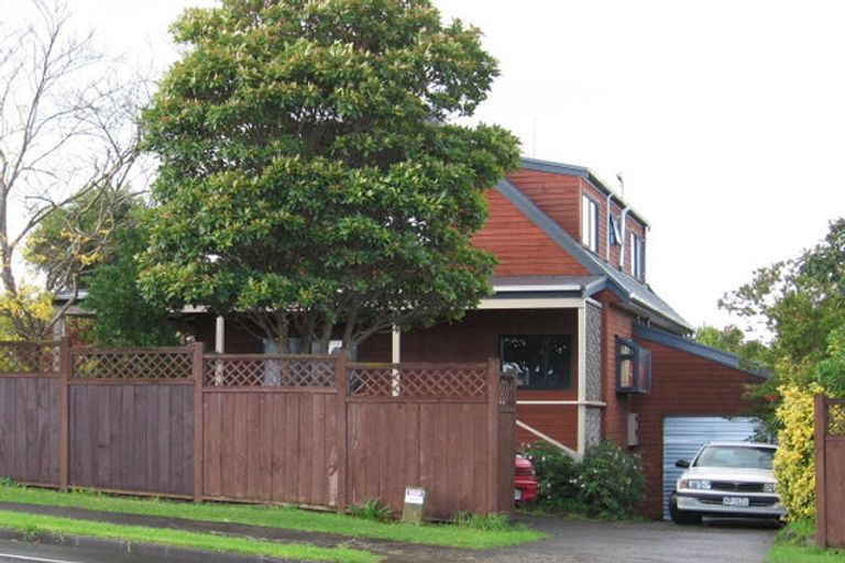 Photo of property in 140 Botany Road, Botany Downs, Auckland, 2010