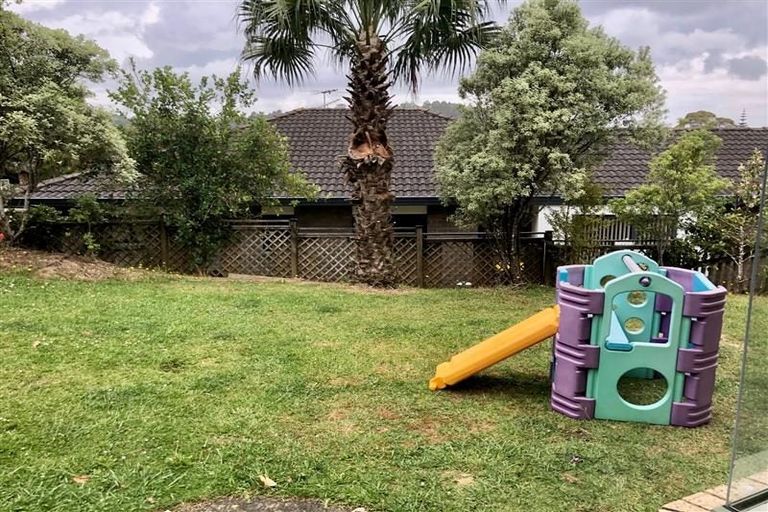 Photo of property in 86 Roberta Crescent, Orewa, 0931