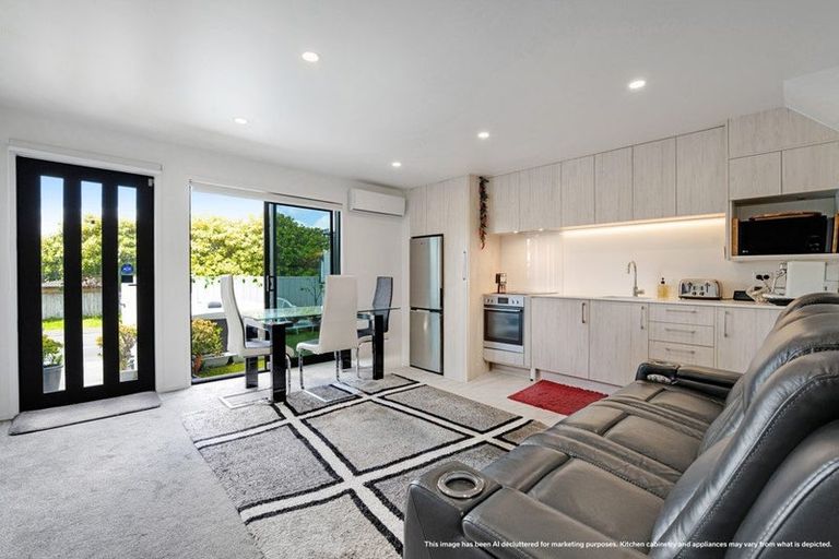 Photo of property in 3/2 Jadewynn Drive, Massey, Auckland, 0614