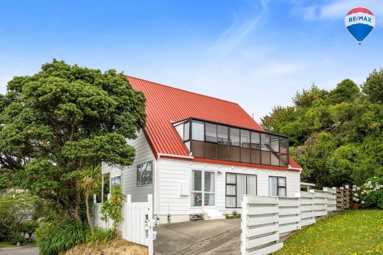 Photo of property in 39 Thurleigh Grove, Karori, Wellington, 6012