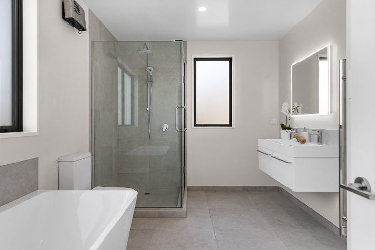 Photo of property in 98 Willowview Drive, Redwood, Christchurch, 8051