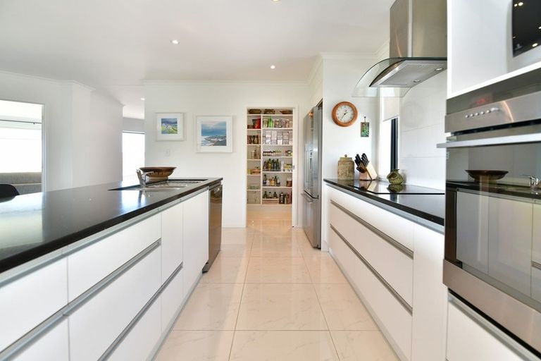 Photo of property in 32 Grovenor Drive, Orewa, 0931