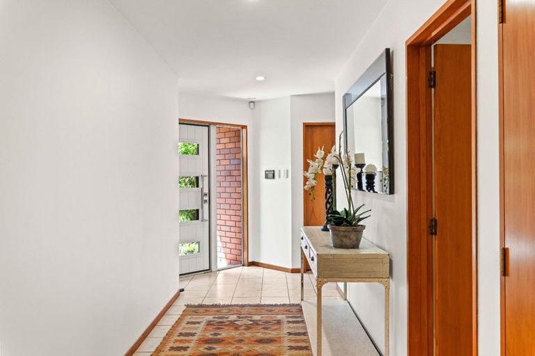 Photo of property in 8 Swanleigh Place, Ilam, Christchurch, 8041