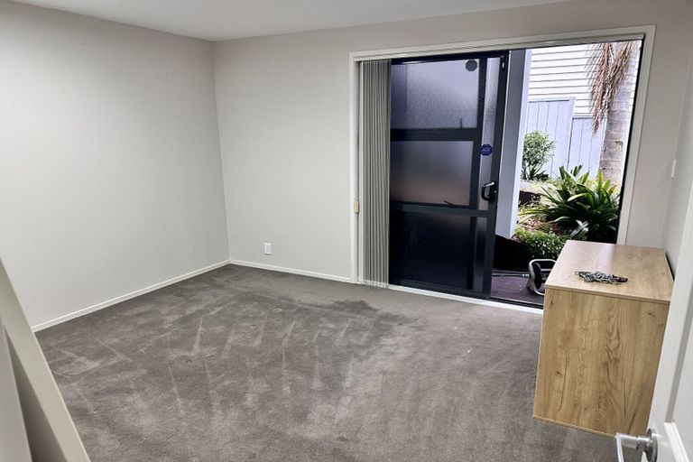 Photo of property in 5 Belleaire Court, West Harbour, Auckland, 0618