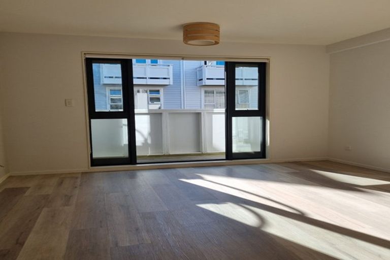 Photo of property in Pirie Street Townhouses, 35u2 Pirie Street, Mount Victoria, Wellington, 6011