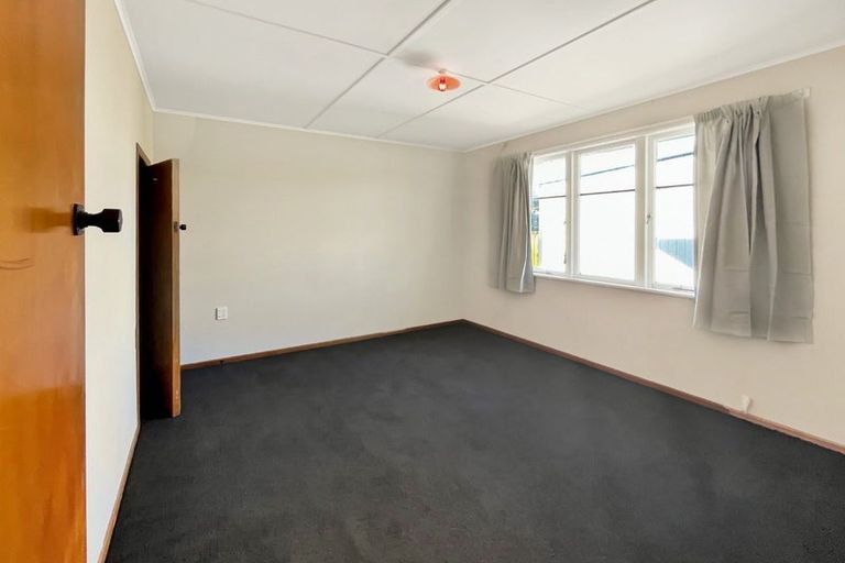 Photo of property in 32 Roberts Line, Kelvin Grove, Palmerston North, 4414