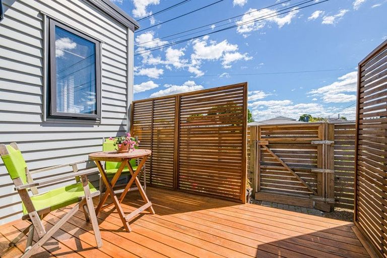 Photo of property in 1/4 Edgerton Road, Te Atatu Peninsula, Auckland, 0610