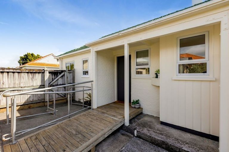 Photo of property in 139 Tukapa Street, Westown, New Plymouth, 4310