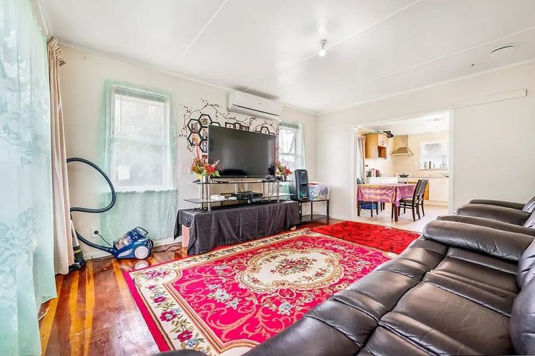 Photo of property in 5 Corsair Crescent, Mangere, Auckland, 2022