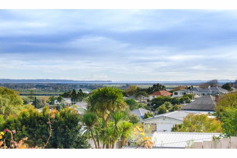 Photo of property in 69 Garfield Road, Helensville, 0800