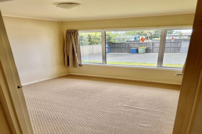 Photo of property in 8 Border Road, Henderson, Auckland, 0612