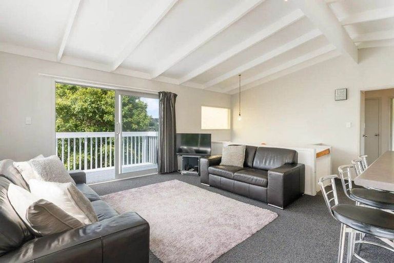 Photo of property in 2/29 Sealy Road, Torbay, Auckland, 0630