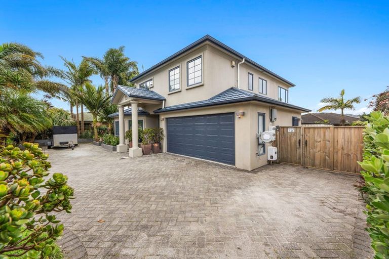 Photo of property in 26 Gunner Drive, Te Atatu Peninsula, Auckland, 0610