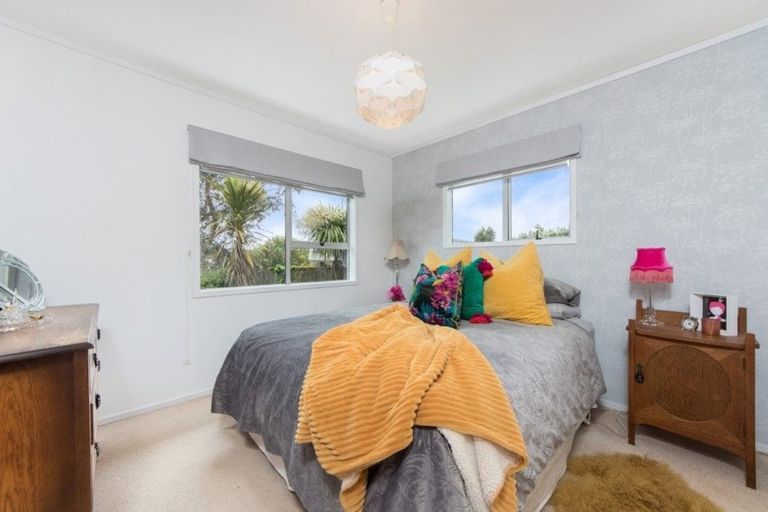 Photo of property in 1/19 Hollyhock Place, Browns Bay, Auckland, 0630