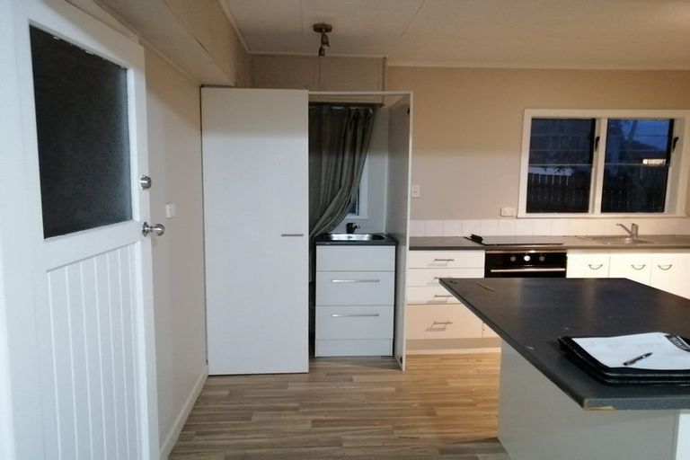 Photo of property in 2 James Road, Manurewa, Auckland, 2102