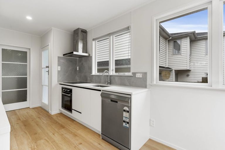 Photo of property in 19 Minaret Drive, Bucklands Beach, Auckland, 2014