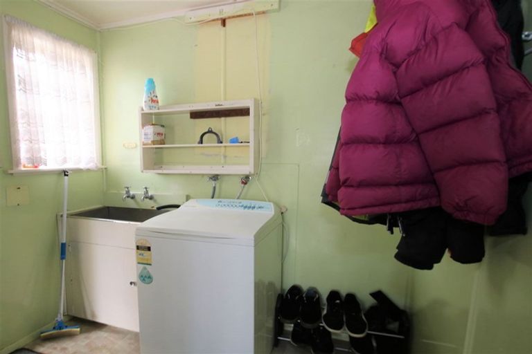 Photo of property in 30 Goldsmith Crescent, Levin, 5510