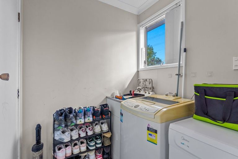 Photo of property in 14 Doone Place, Massey, Auckland, 0614