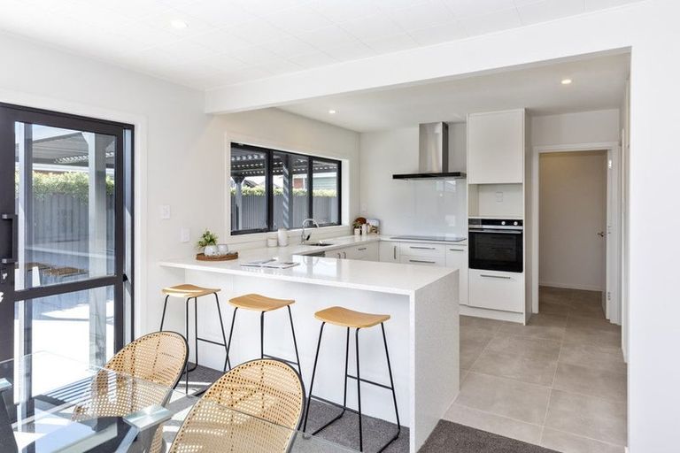 Photo of property in 2 Cutts Road, Russley, Christchurch, 8042