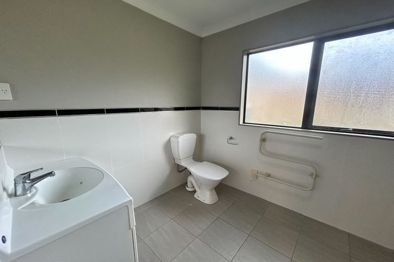 Photo of property in 45 Helleur Road, Massey, Auckland, 0614