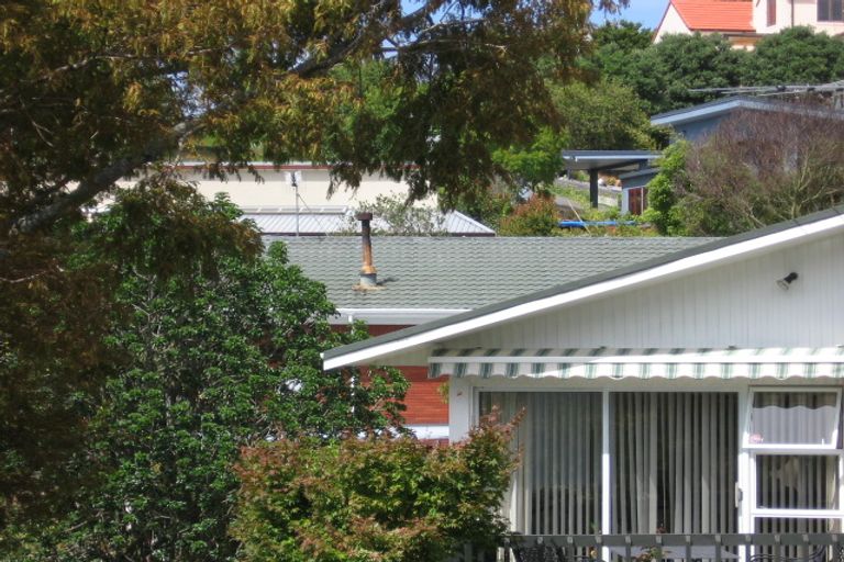 Photo of property in 6 Chevron Place, Castor Bay, Auckland, 0620