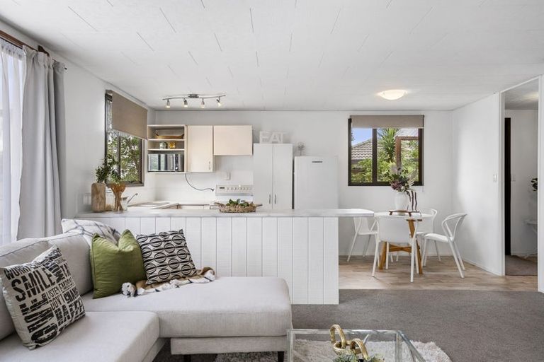 Photo of property in 39a Minaret Drive, Bucklands Beach, Auckland, 2014