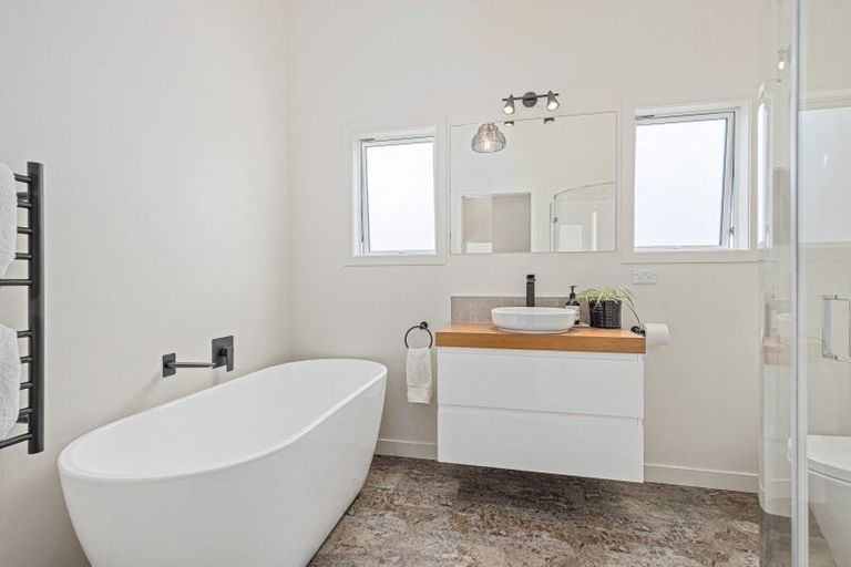 Photo of property in 16b Waimanu Place, Point Wells, Warkworth, 0986