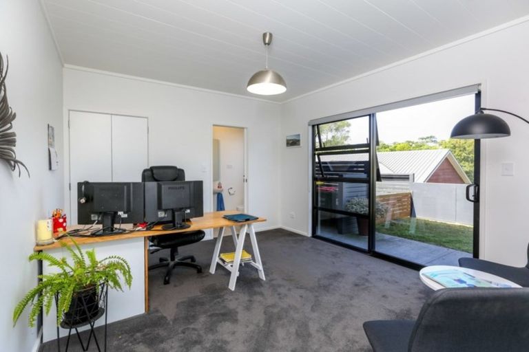 Photo of property in 51 Poplar Grove, Whalers Gate, New Plymouth, 4310