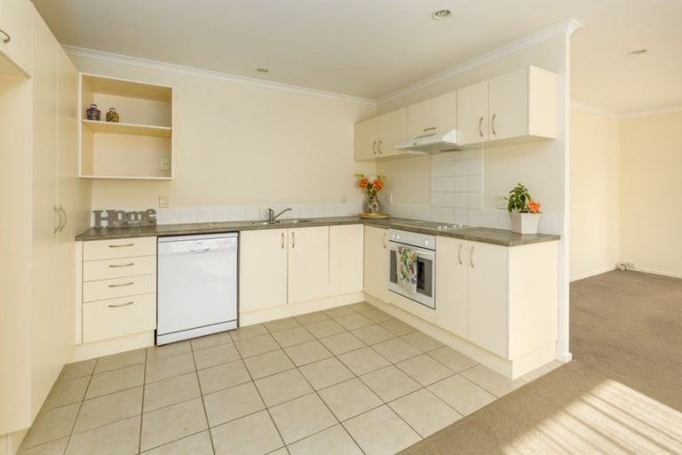 Photo of property in 5 Kathleen Reece Place, Waiuku, 2123