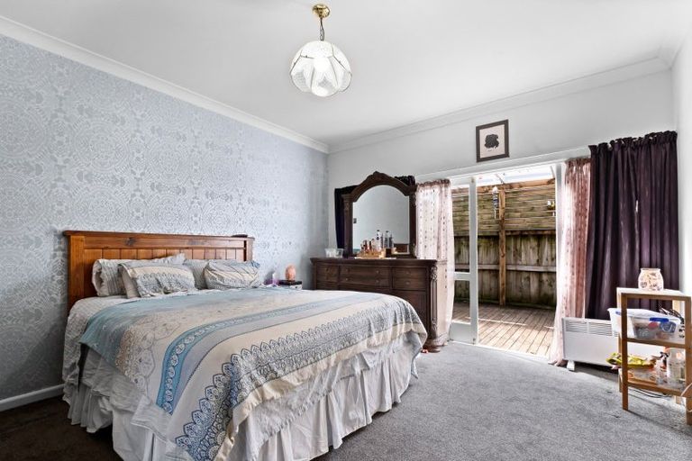 Photo of property in 204a Tukapa Street, Westown, New Plymouth, 4310