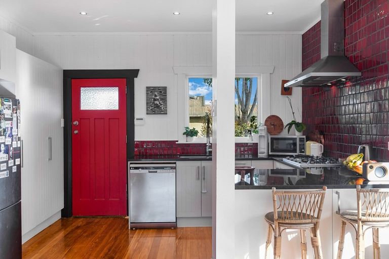 Photo of property in 4078a Great North Road, Glen Eden, Auckland, 0602