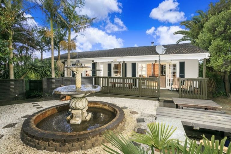 Photo of property in 27 Wairau Road, Forrest Hill, Auckland, 0627