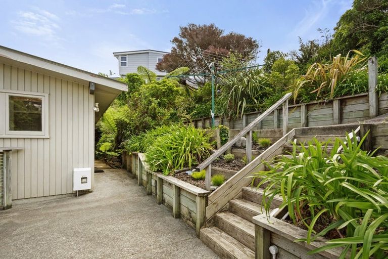 Photo of property in 94a Dowse Drive, Maungaraki, Lower Hutt, 5010
