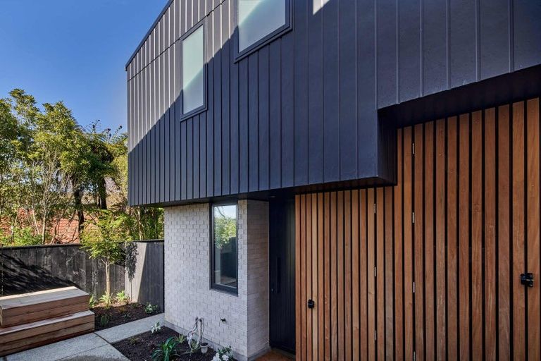 Photo of property in 17 Ara Toutouwai, Karori, Wellington, 6012