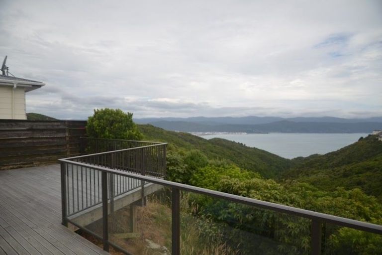 Photo of property in 10 Bayswater Place, Newlands, Wellington, 6037