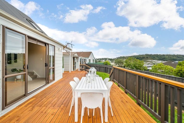 Photo of property in 86 Mercury Way, Whitby, Porirua, 5024