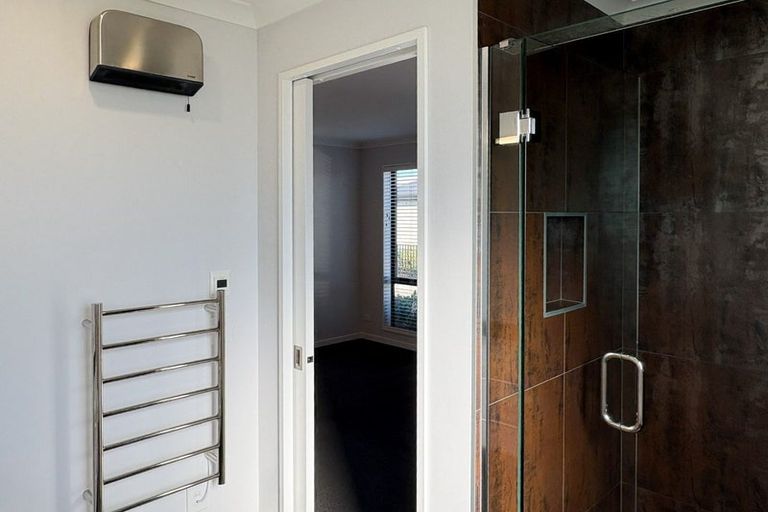 Photo of property in 16 Koral Lane, Broomfield, Christchurch, 8042