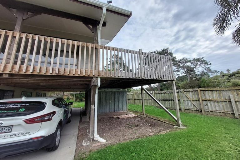 Photo of property in 8 Lowtherhurst Road, Massey, Auckland, 0614