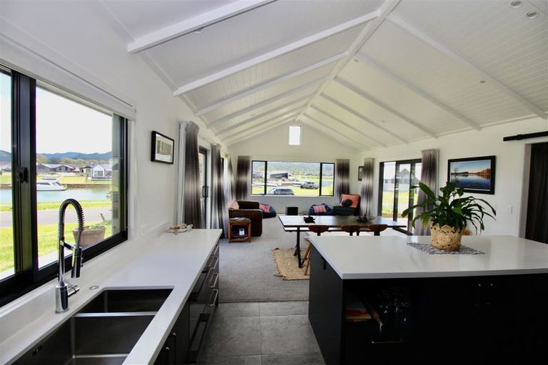 Photo of property in 70 Leeward Drive, Whitianga, 3510