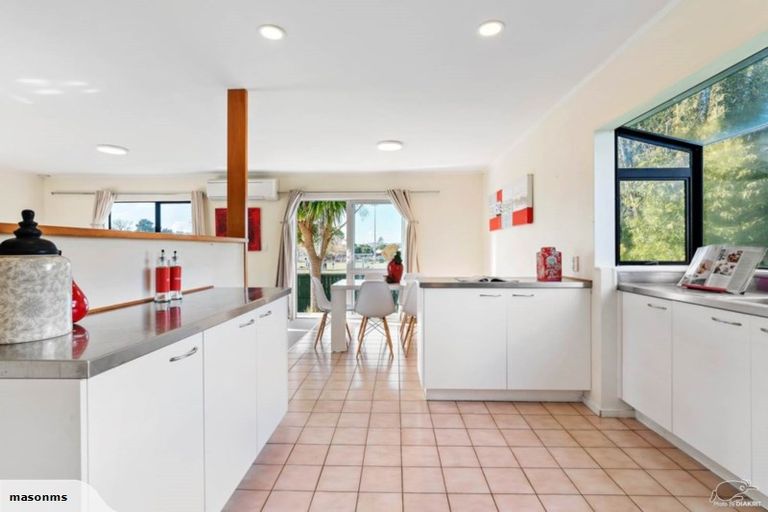 Photo of property in 106 Seymour Road, Sunnyvale, Auckland, 0612
