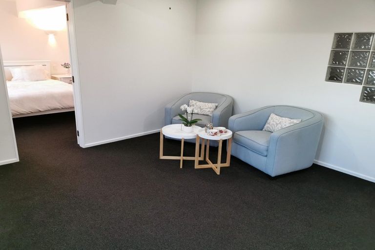 Photo of property in 15 Inverell Way, Seatoun, Wellington, 6022