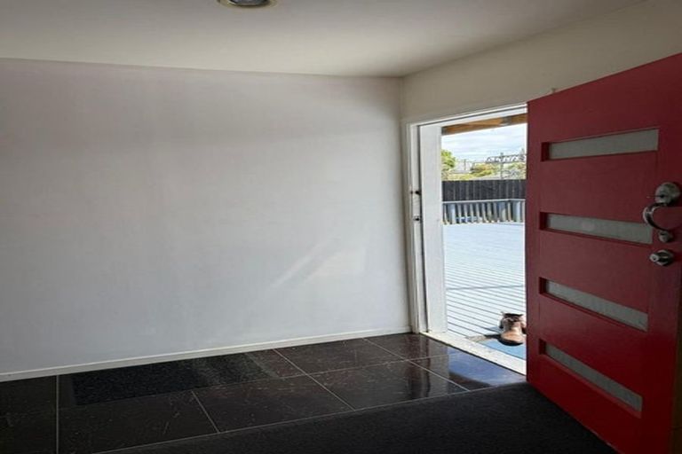Photo of property in 2/18 Tahi Terrace, Glen Eden, Auckland, 0602