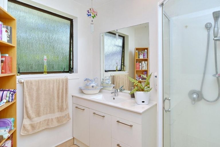Photo of property in 28 Cowes Street, Avondale, Christchurch, 8061
