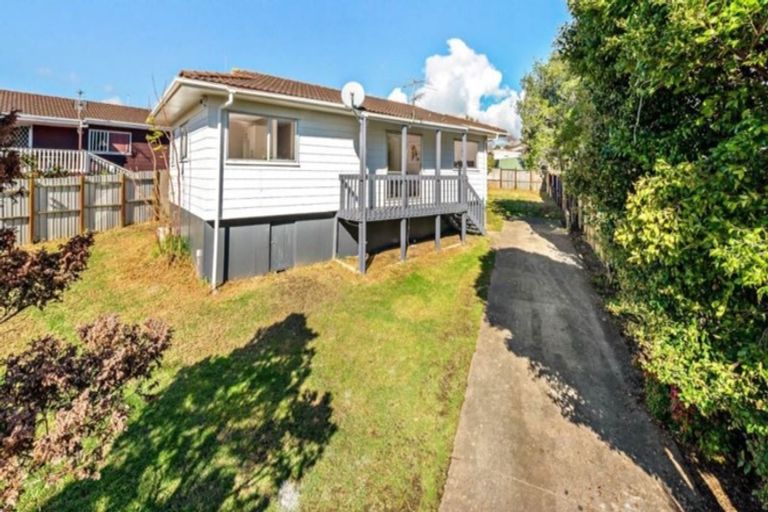 Photo of property in 3 Bundena Place, Clendon Park, Auckland, 2103